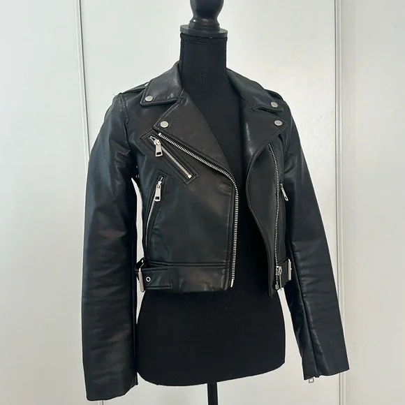 đź–¤ - Picture 1 of 4